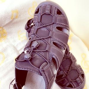 This pair of Korean fashion casual shoes